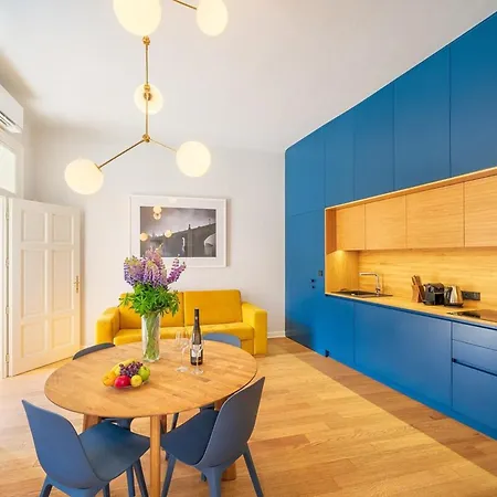 Daire Quiet Center In Hip & Foodie Area *
