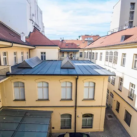 Quiet Center In Hip & Foodie Area * Prag