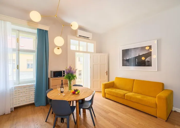 Quiet Center In Hip & Foodie Area Апартаменты