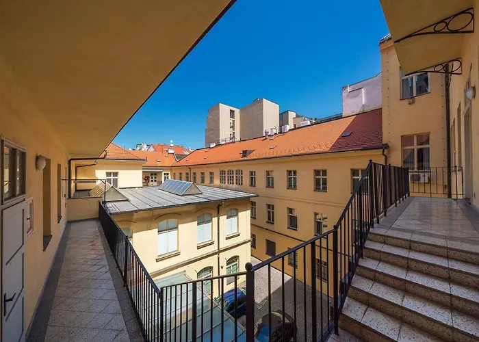 Quiet Center In Hip & Foodie Area * Прага