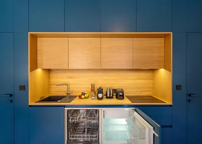 Quiet Center In Hip & Foodie Area Апартаменты